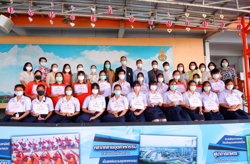 มอบเกียรติบัตร กิจกรรมการแข่งขันทักษะภาษาอังกฤษ