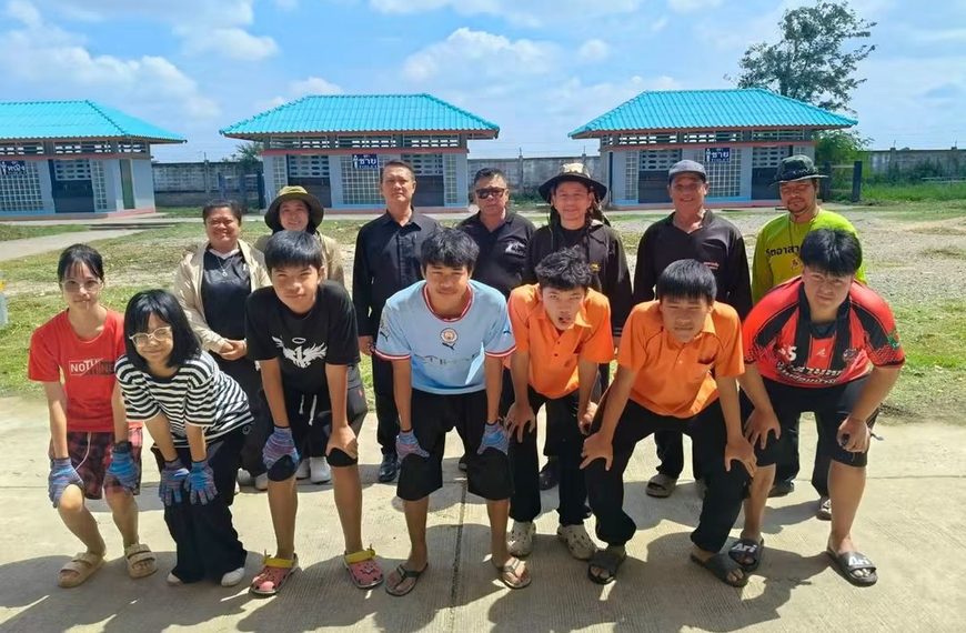 ขอขอบคุณ ร.ต.อ. ชวลิต ทองเพียร ประธานเครือข่ายผู้ปกครอง และคณะกรรมการเครือข่ายผู้ปกครอง นักเรียนจิตอ&hellip;